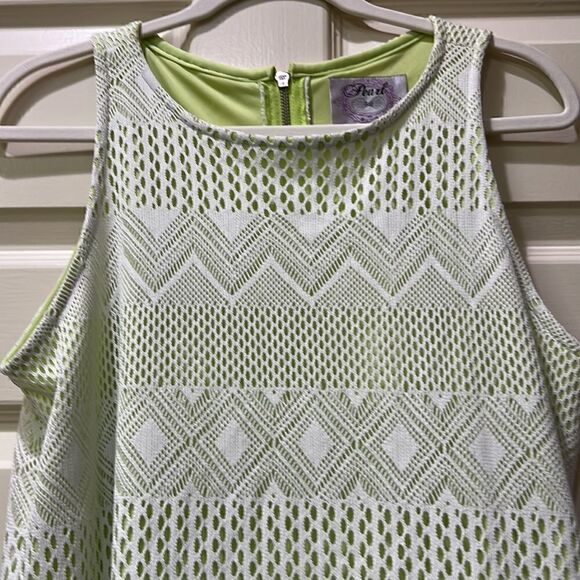 Pearl Southern Couture Women’s 6 White Knit w Lime Liner and ruffle bottom Dress - Picture 3 of 9